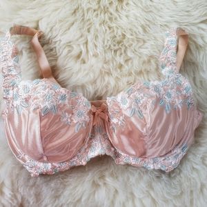 Victoria's Secret peach color bra, Size 34C